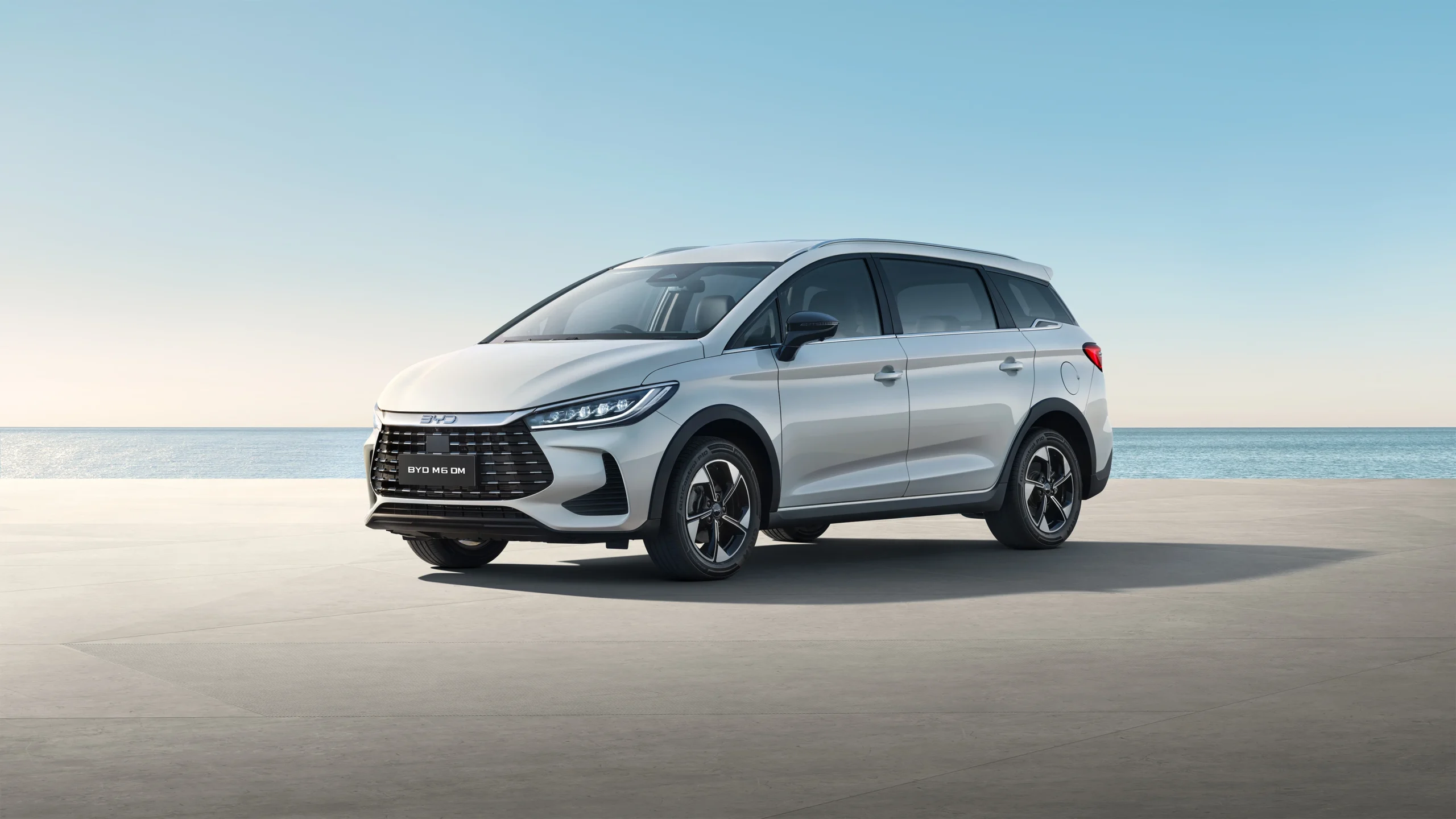 byd m6 hybrid murah 2026